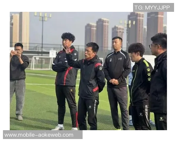 完善足球师资培训制度提升教练水平与青少年足球发展潜力 完善足球师资培训制度提升教练水平与青少年足球发展潜力