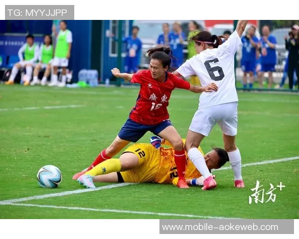 旭爷足球带你领略激情四溢的绿茵场景与精彩赛事背后的故事与情感